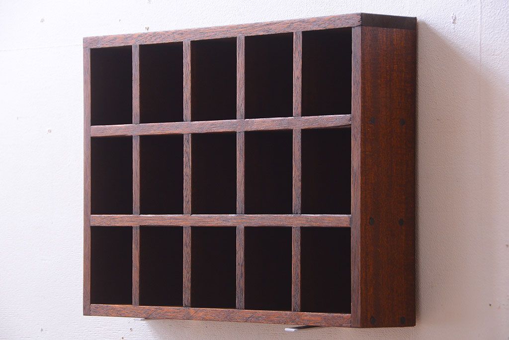 アンティーク家具　和製アンティーク　3×5　古い木製の壁掛けマス目棚(収納棚、飾り棚)(1)