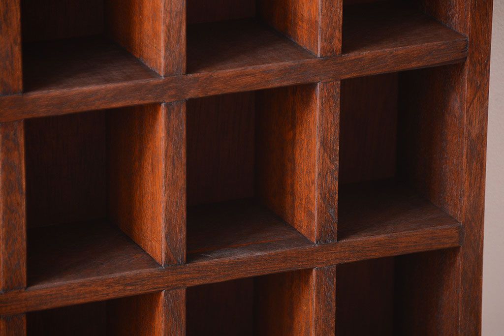 アンティーク家具　和製アンティーク　3×5　古い木製の壁掛けマス目棚(収納棚、飾り棚)(1)