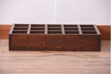 アンティーク家具　和製アンティーク　3×5　古い木製の壁掛けマス目棚(収納棚、飾り棚)(1)