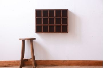 アンティーク家具　和製アンティーク　3×5　古い木製の壁掛けマス目棚(収納棚、飾り棚)(2)