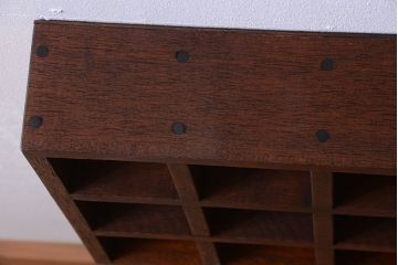 アンティーク家具　和製アンティーク　3×5　古い木製の壁掛けマス目棚(収納棚、飾り棚)(2)