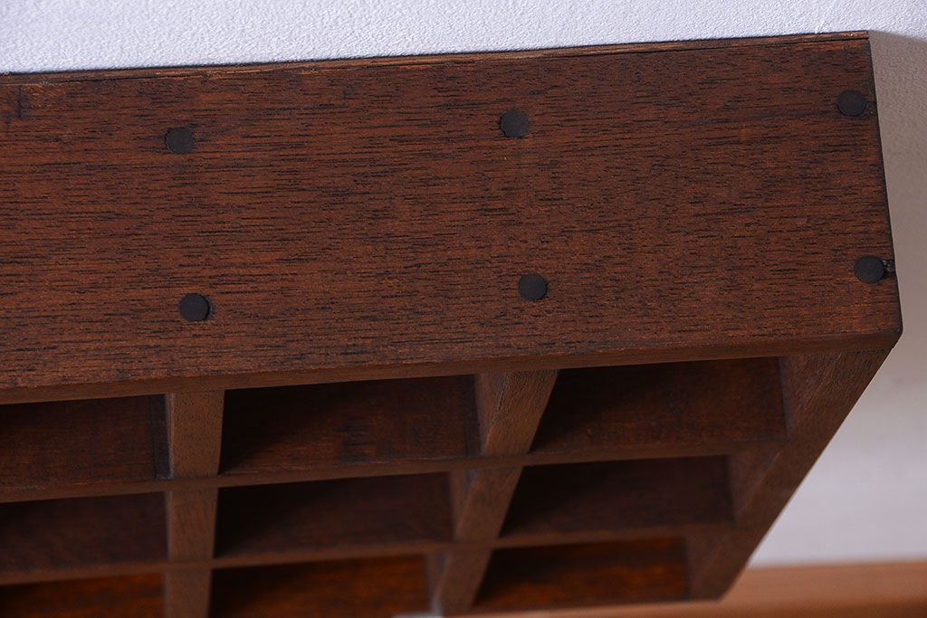 アンティーク家具　和製アンティーク　3×5　古い木製の壁掛けマス目棚(収納棚、飾り棚)(2)