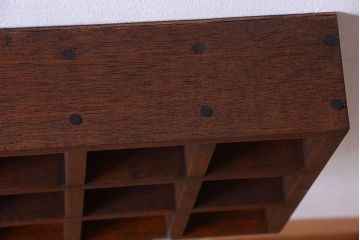 アンティーク家具　和製アンティーク　3×5　古い木製の壁掛けマス目棚(収納棚、飾り棚)(2)