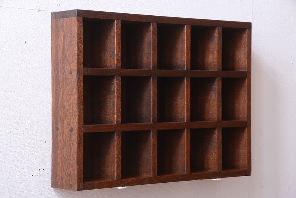 アンティーク家具　和製アンティーク　3×5　古い木製の壁掛けマス目棚(収納棚、飾り棚)(2)