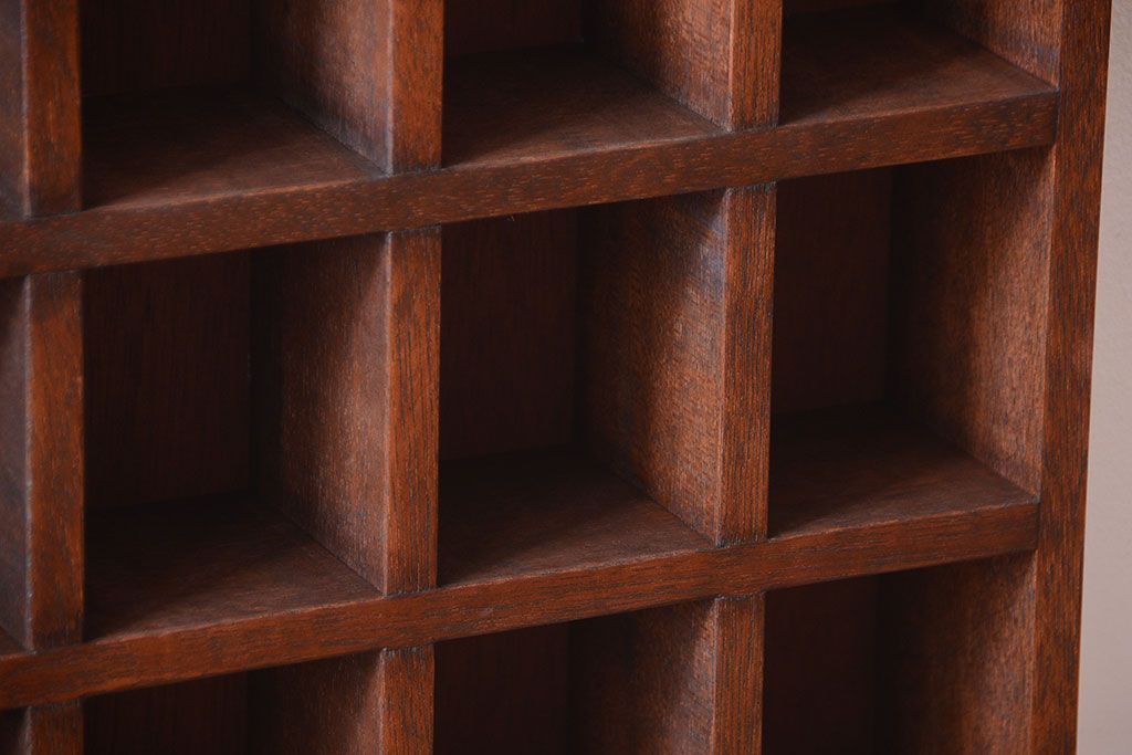 アンティーク家具　和製アンティーク　3×5　古い木製の壁掛けマス目棚(収納棚、飾り棚)(2)