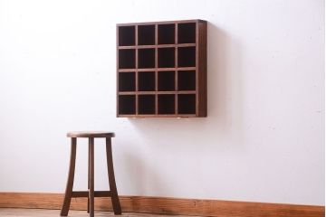 アンティーク家具　和製アンティーク　4×4　古い木製の壁掛けマス目棚(収納棚、飾り棚)(大)(1)