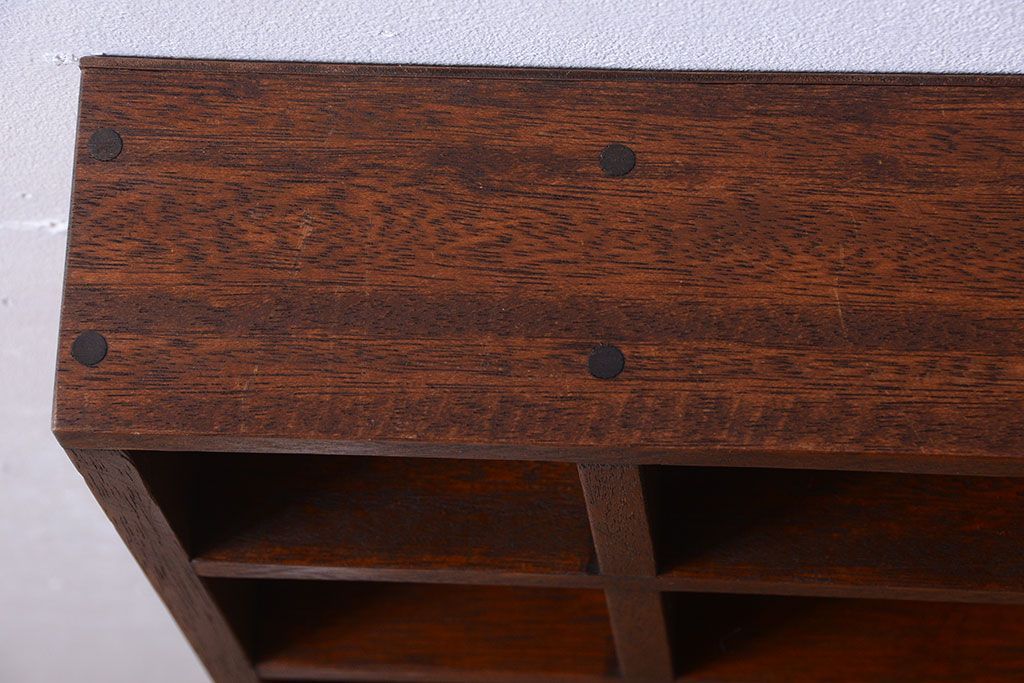 アンティーク家具　和製アンティーク　4×4　古い木製の壁掛けマス目棚(収納棚、飾り棚)(大)(1)