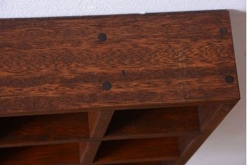 アンティーク家具　和製アンティーク　4×4　古い木製の壁掛けマス目棚(収納棚、飾り棚)(大)(1)