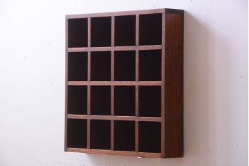 アンティーク家具　和製アンティーク　4×4　古い木製の壁掛けマス目棚(収納棚、飾り棚)(大)(1)