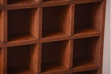 アンティーク家具　和製アンティーク　4×4　古い木製の壁掛けマス目棚(収納棚、飾り棚)(大)(1)