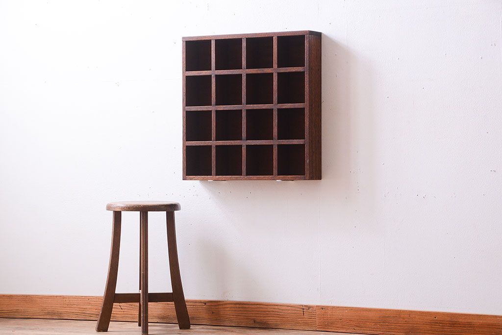 アンティーク家具　和製アンティーク　4×4　古い木製の壁掛けマス目棚(大)(2)
