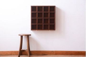 アンティーク家具　和製アンティーク　4×4　古い木製の壁掛けマス目棚(大)(2)