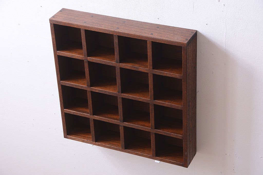 アンティーク家具　和製アンティーク　4×4　古い木製の壁掛けマス目棚(大)(2)