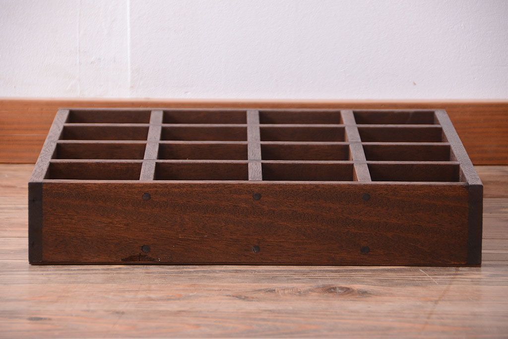 アンティーク家具　和製アンティーク　4×4　古い木製の壁掛けマス目棚(大)(2)