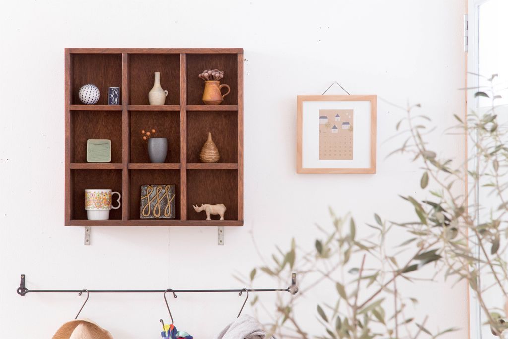 アンティーク家具　和製アンティーク　3×3　古い木製の壁掛けマス目棚(大)(1)