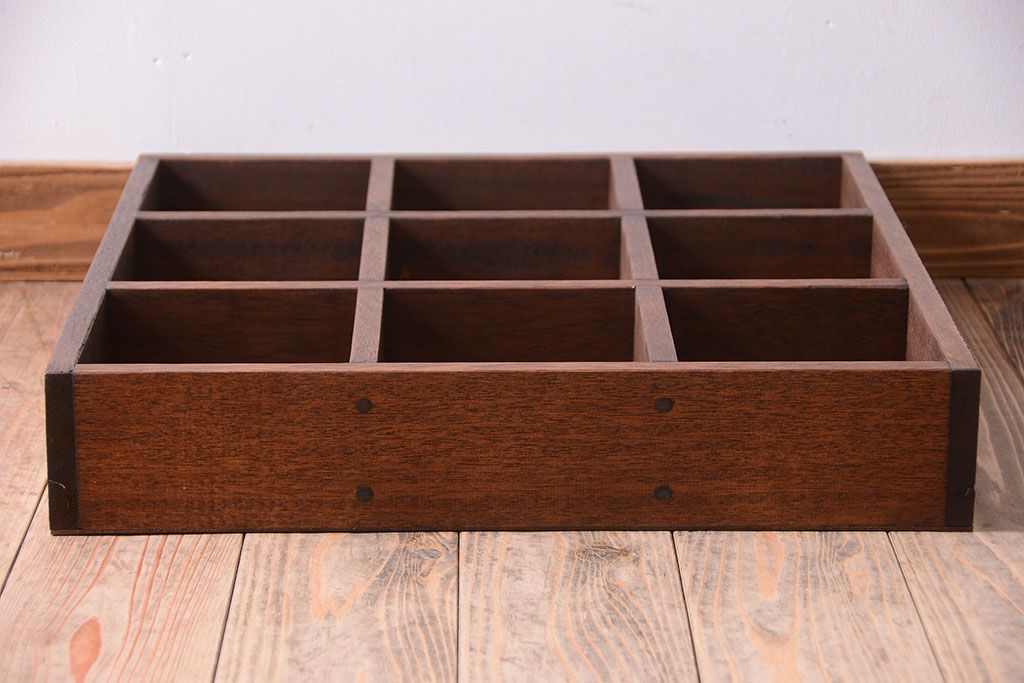 アンティーク家具　和製アンティーク　3×3　古い木製の壁掛けマス目棚(大)(1)