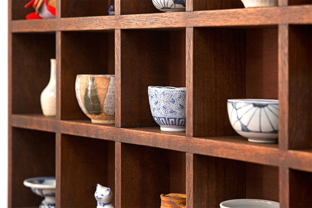 アンティーク家具　和製アンティーク　3×6　古い木製の壁掛けマス目棚