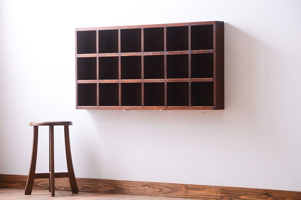 アンティーク家具　和製アンティーク　3×6　古い木製の壁掛けマス目棚