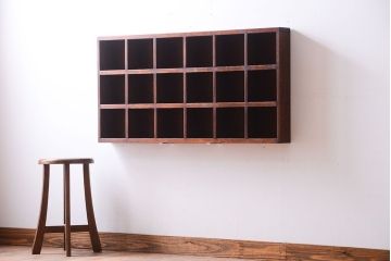 アンティーク家具　和製アンティーク　3×6　古い木製の壁掛けマス目棚