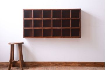 アンティーク家具　和製アンティーク　3×6　古い木製の壁掛けマス目棚