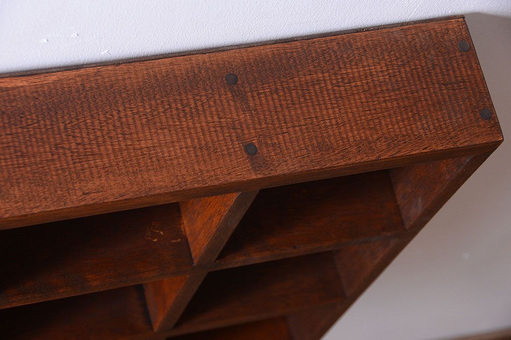 アンティーク家具　和製アンティーク　3×6　古い木製の壁掛けマス目棚