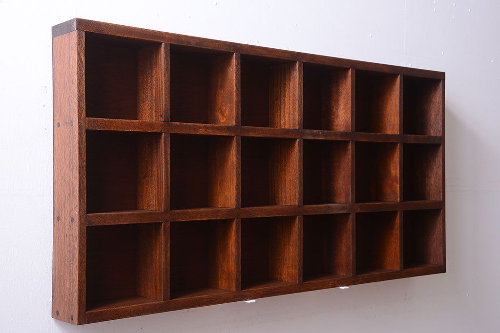 アンティーク家具　和製アンティーク　3×6　古い木製の壁掛けマス目棚