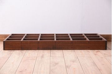 アンティーク家具　和製アンティーク　3×6　古い木製の壁掛けマス目棚