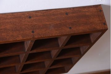 アンティーク家具　和製アンティーク　4×8　古い木製の壁掛けマス目棚
