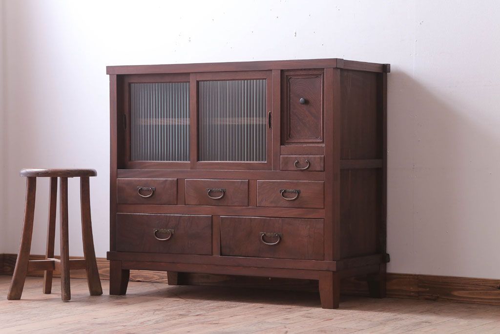 アンティーク家具　和製アンティーク　脚付き!前面欅材のモールガラス引き戸収納棚(サイドボード)