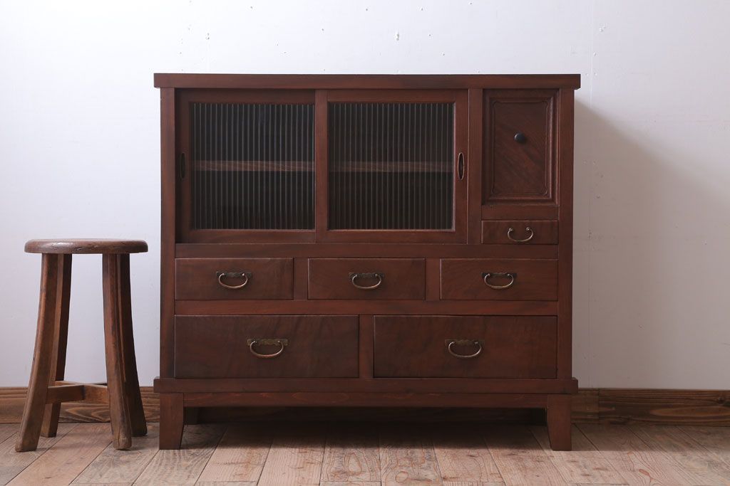 アンティーク家具　和製アンティーク　脚付き!前面欅材のモールガラス引き戸収納棚(サイドボード)