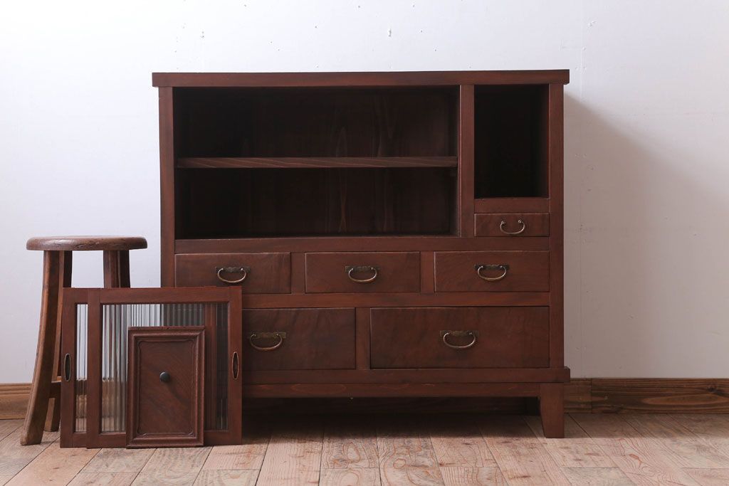 アンティーク家具　和製アンティーク　脚付き!前面欅材のモールガラス引き戸収納棚(サイドボード)