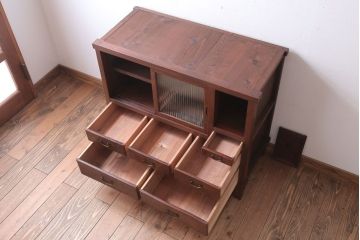 アンティーク家具　和製アンティーク　脚付き!前面欅材のモールガラス引き戸収納棚(サイドボード)