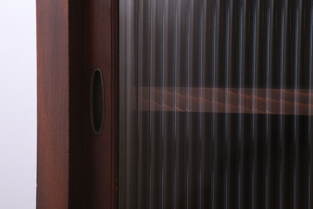 アンティーク家具　和製アンティーク　脚付き!前面欅材のモールガラス引き戸収納棚(サイドボード)