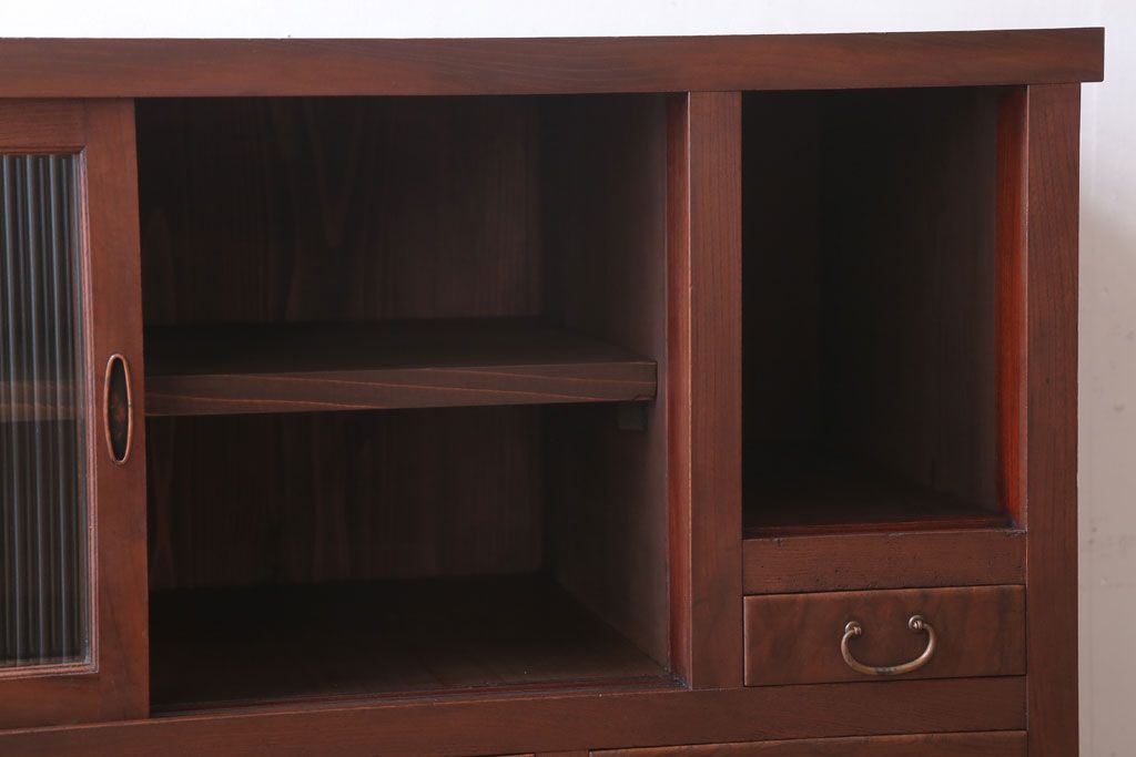 アンティーク家具　和製アンティーク　脚付き!前面欅材のモールガラス引き戸収納棚(サイドボード)