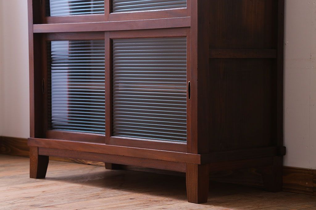 アンティーク家具　和製アンティーク　脚付き!前面欅材のモールガラス引き戸収納棚(サイドボード)(2)