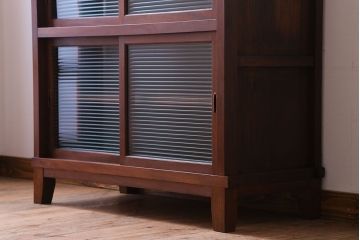 アンティーク家具　和製アンティーク　脚付き!前面欅材のモールガラス引き戸収納棚(サイドボード)(2)