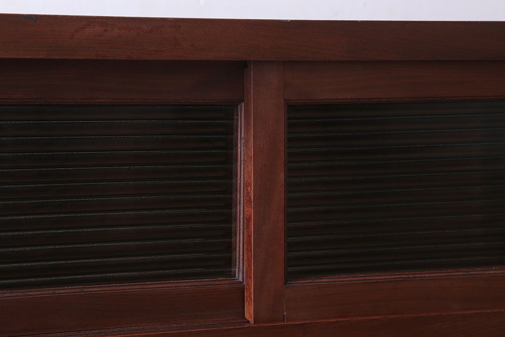 アンティーク家具　和製アンティーク　脚付き!前面欅材のモールガラス引き戸収納棚(サイドボード)(2)