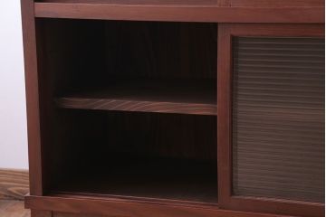 アンティーク家具　和製アンティーク　脚付き!前面欅材のモールガラス引き戸収納棚(サイドボード)(2)