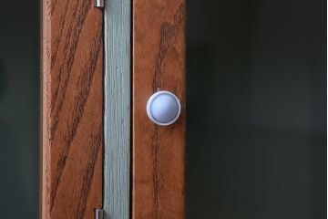 アンティーク家具　アンティークペイント　脚付き!ガラス扉付きマス目棚