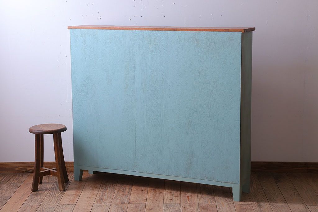 アンティーク家具　アンティークペイント　脚付き!ガラス扉付きマス目棚