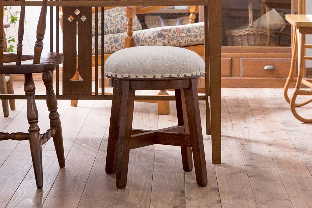 アンティーク家具　和製アンティーク　古いブナ材の小さなクッション座面丸スツール