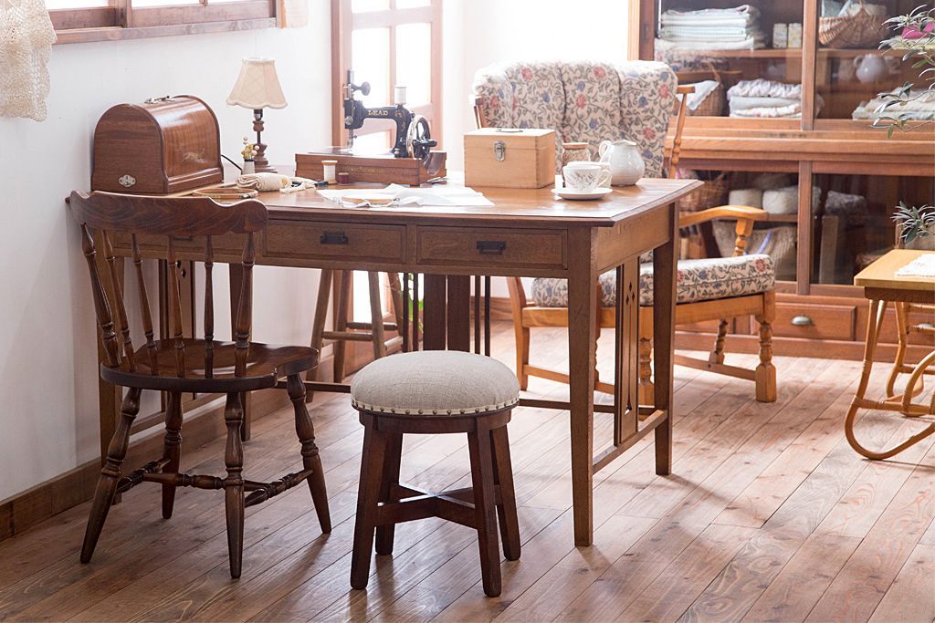 アンティーク家具　和製アンティーク　古いブナ材の小さなクッション座面丸スツール