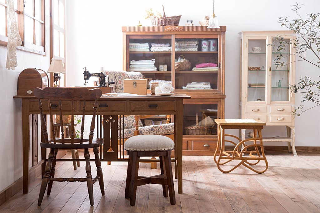 アンティーク家具　和製アンティーク　古いブナ材の小さなクッション座面丸スツール