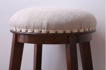 アンティーク家具　和製アンティーク　古いブナ材の小さなクッション座面丸スツール