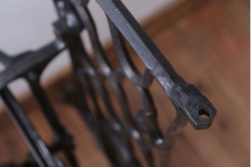 アンティーク家具　アンティーク　DIYにぴったり!おしゃれなシンガーミシンの鉄脚