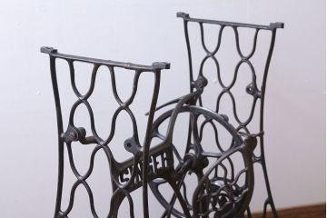 アンティーク家具　アンティーク　DIYにぴったり!おしゃれなシンガーミシンの鉄脚