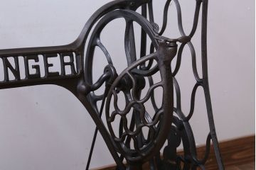 アンティーク家具　アンティーク　DIYにぴったり!おしゃれなシンガーミシンの鉄脚