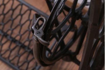 アンティーク家具　アンティーク　DIYにぴったり!おしゃれなシンガーミシンの鉄脚