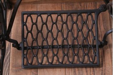 アンティーク家具　アンティーク　DIYにぴったり!おしゃれなシンガーミシンの鉄脚