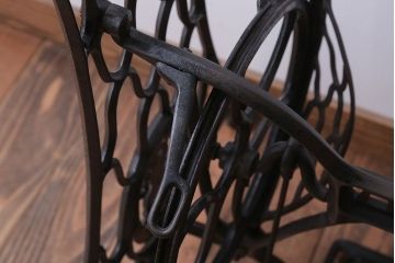 アンティーク家具　アンティーク　DIYにぴったり!おしゃれなシンガーミシンの鉄脚